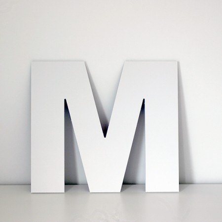 Letra M decorativa lisa