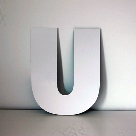 Letra U decorativa lisa