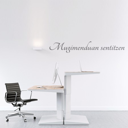 Vinilos con frase en euskera "Mugimenduan sentitzen" 