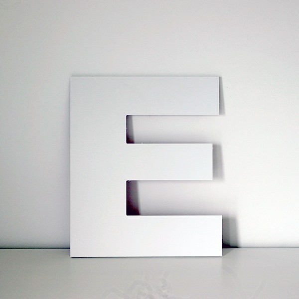 Letra E decorativa lisa