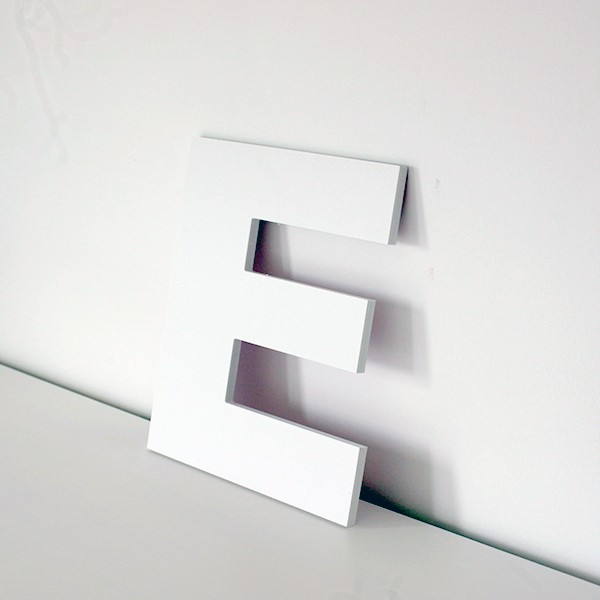 Letra E decorativa lisa