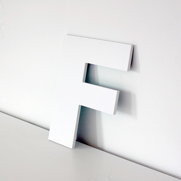 Letra F decorativa lisa