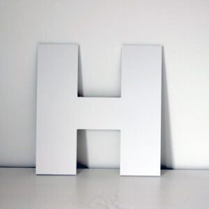 Letra H decorativa lisa