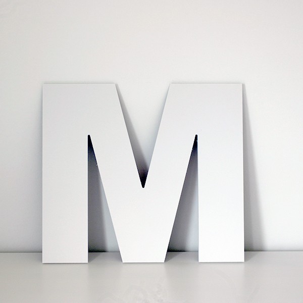 Letra M decorativa lisa