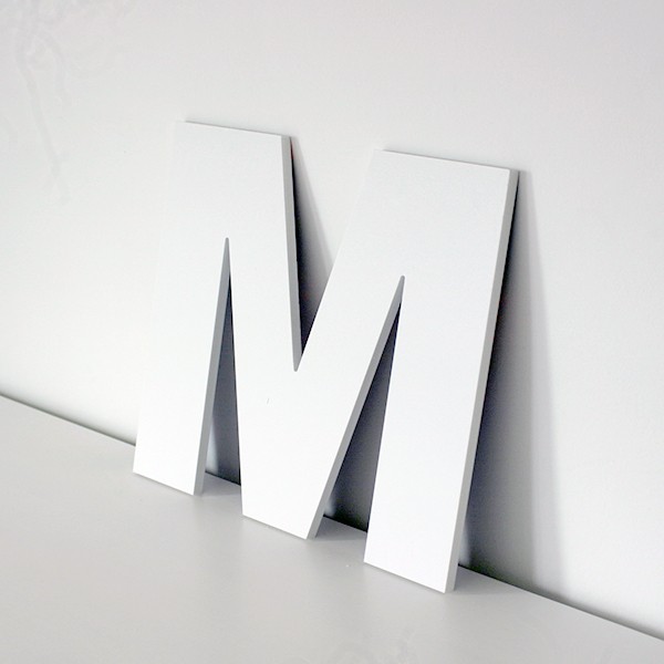 Letra M decorativa lisa