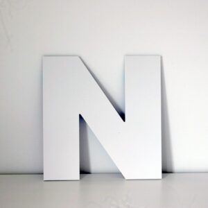 Letra N decorativa lisa