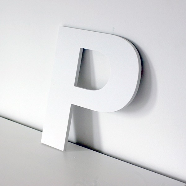 Letra P decorativa lisa