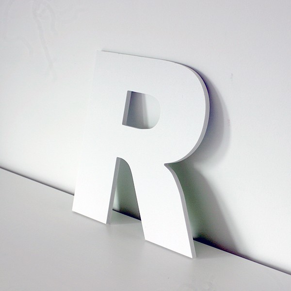 Letra R decorativa lisa