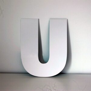 Letra U decorativa lisa