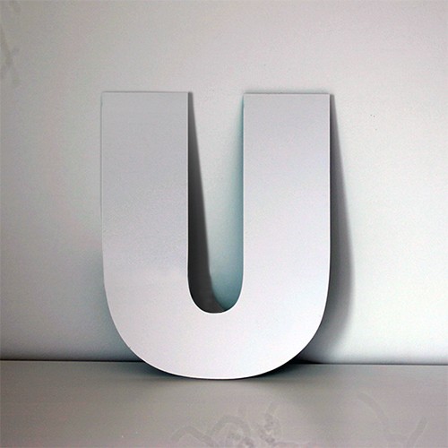 Letra U decorativa lisa