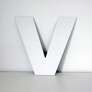 Letra V decorativa lisa