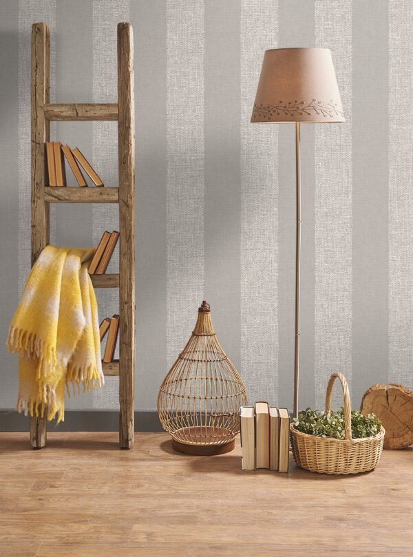 Papel pintado vinílico rayas tela Rafia granate